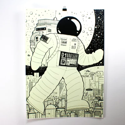 krom-city-poster-astronaut-stadt-glow-in-the-dark Krom City Poster Teil 2 mit Astronaut über der Stadt - Tagesansicht, Glow-in-the-dark Effekt, limitierte Edition