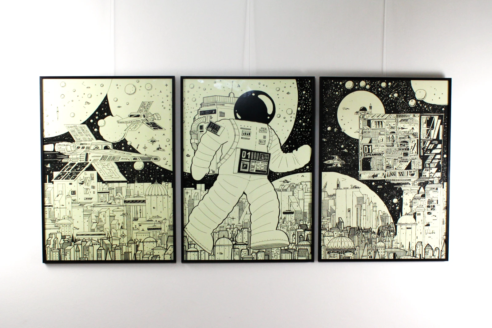 Krom City Poster Serie in Rahmen gezeigt, Rahmen nicht im Lieferumfang, alle Motive sichtbar