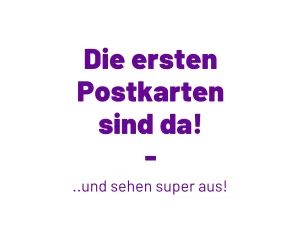die-ersten-postkarten-sind-da-text auf weissem hintergrund.