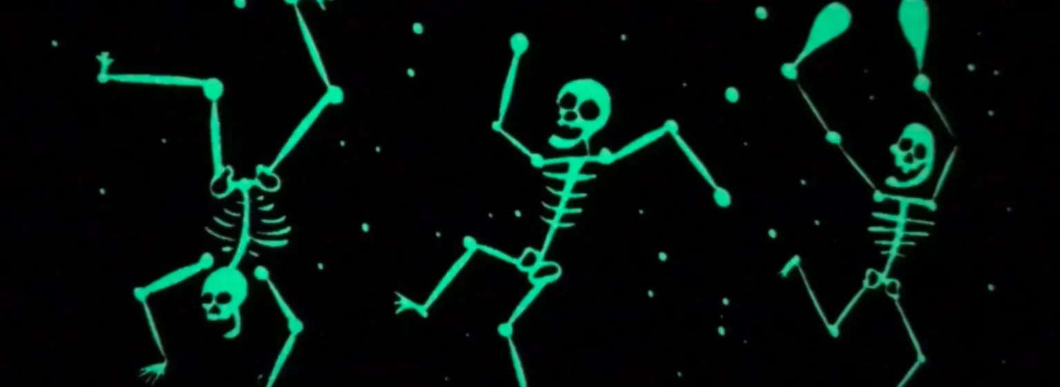 Postkarte „Dracula“ bei Nacht – drei leuchtende Skelette mit Glow-in-the-Dark-Effekt