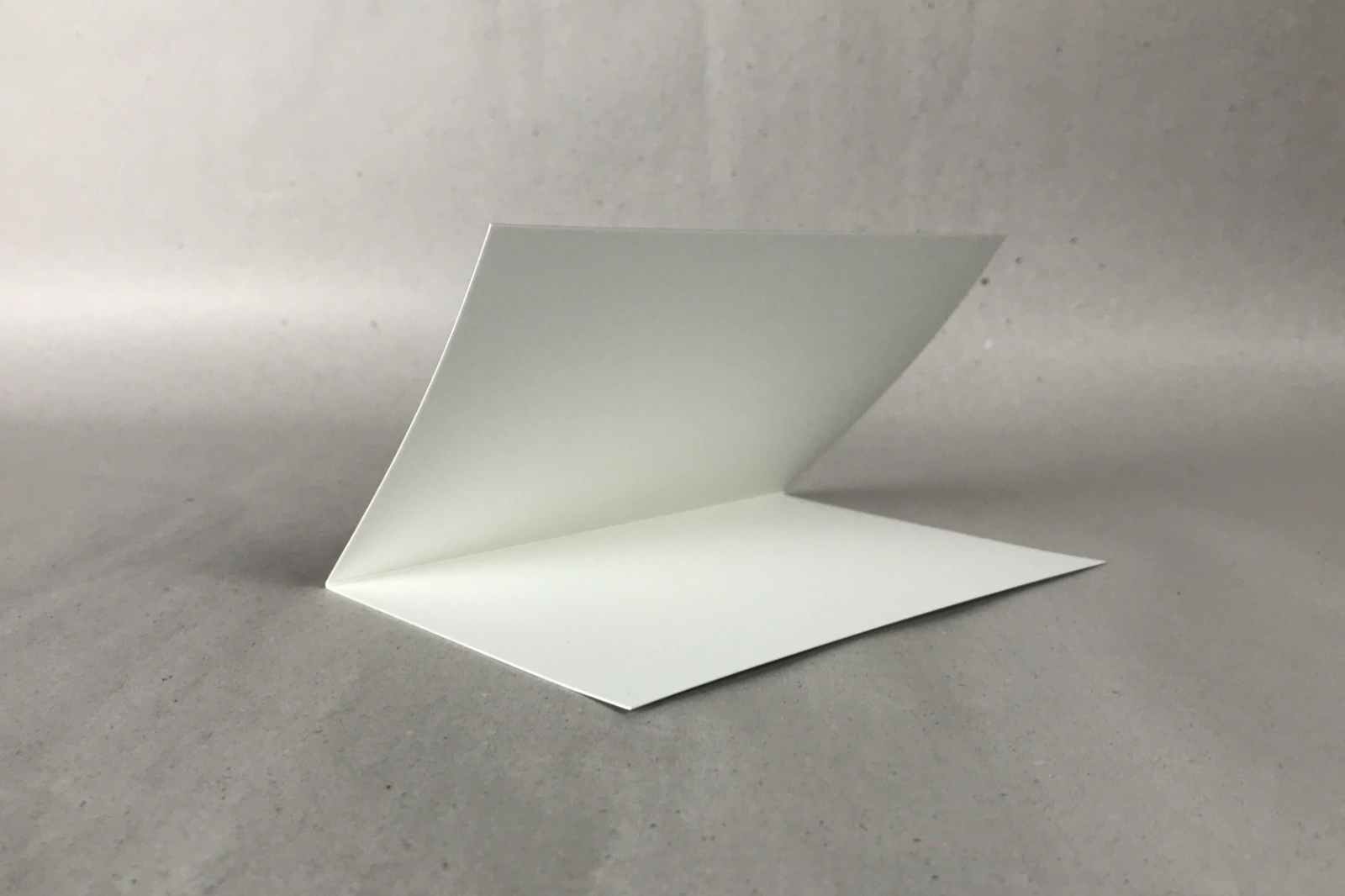 Klappkarte „Silber-Weihnacht“, geöffnete Innenansicht, Roboter-Motiv, Weißfläche zum Beschriften, Serie „Weihnachten“, Fiete Rakete.