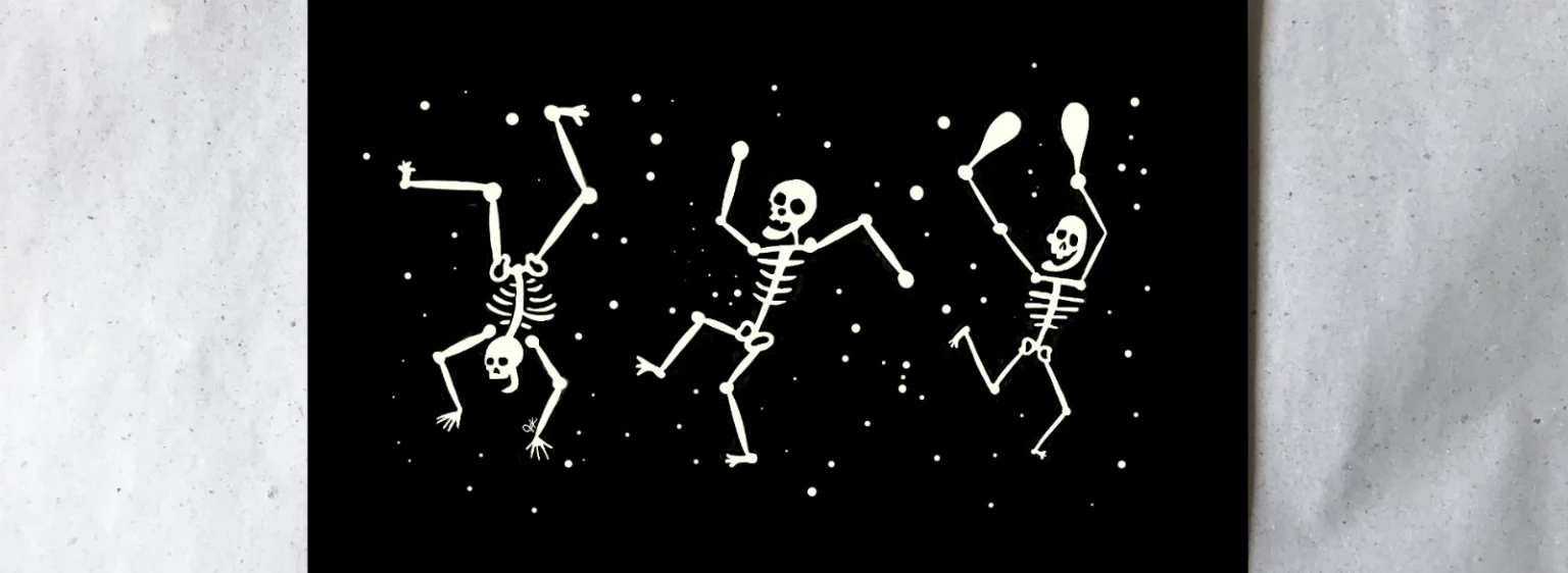 Nahaufnahme der Dracula-Postkarte mit Leuchtfarbe auf cremefarbenem Papier