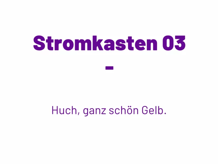 Weißer Text „Stromkasten 03 - Huch, ganz schön Gelb“ auf neutralem Hintergrund